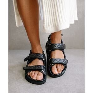 Alohas Black Quilted Hook Loop Closure Sandals Size 37